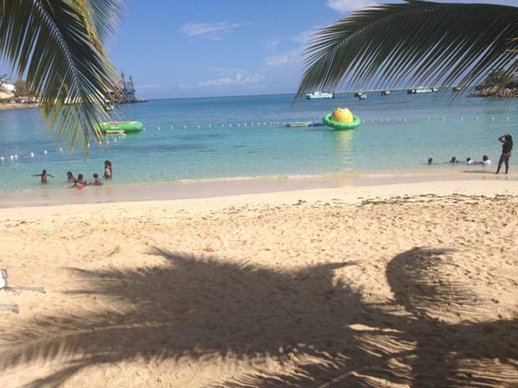 Turtle Beach Towers Apt 22 C - Ocho Rios Exteriör bild